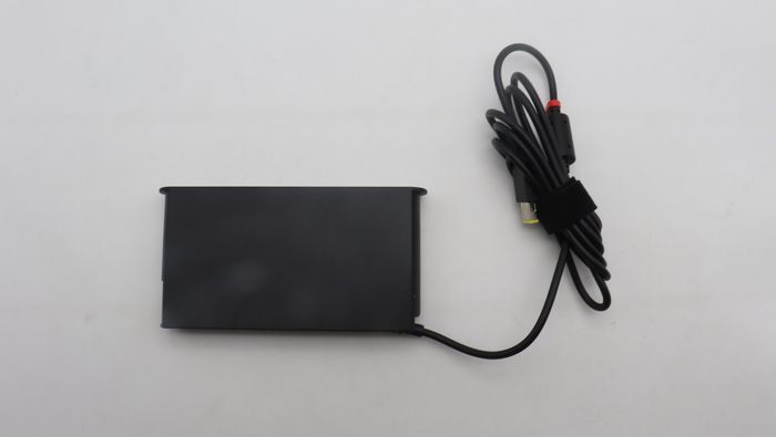 Lenovo Adaptateur secteur Slim 170W - 20V/8.5A - Compatible ThinkPad P73, P53, P15, T15p - Pour station mobile Lenovo Adaptateur secteur Slim 170W - 20V/8.5A - Compatible ThinkPad P73, P53, P15, T15p - Pour station mobile