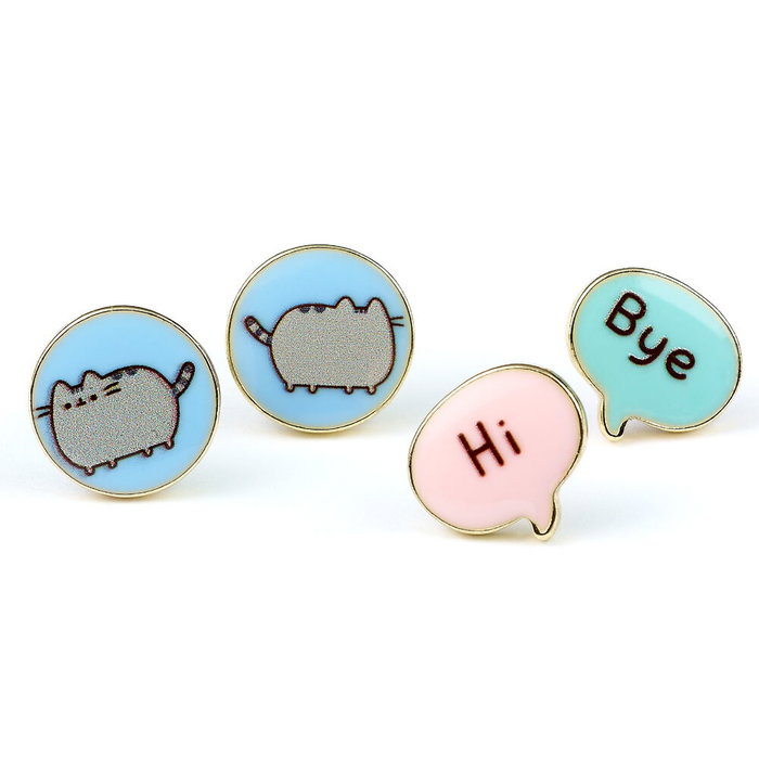 THE CARAT SHOP - Set de 3 paires de boucles d'oreilles fantaisie Hi Bye Pusheen en alliage de zinc, émail bleu et rose pastel, ton doré