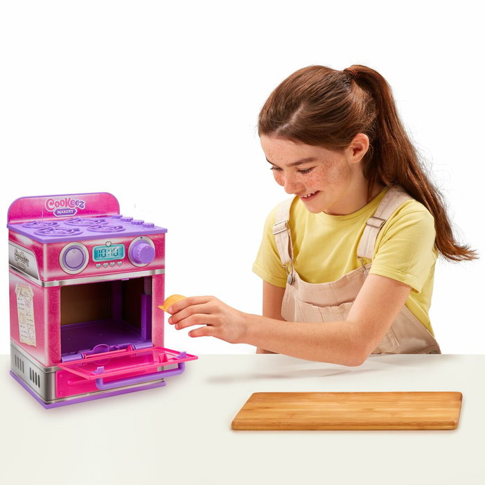 Cookeez Makery Fabrique à Pâtisserie Rose avec Four Interactif et Peluche Parfumée