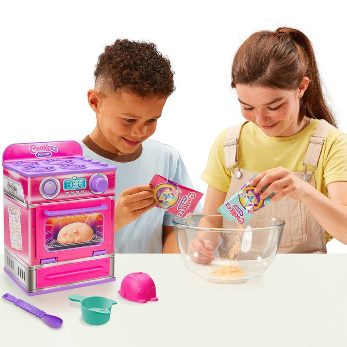 Cookeez Makery Fabrique à Pâtisserie Rose avec Four Interactif et Peluche Parfumée