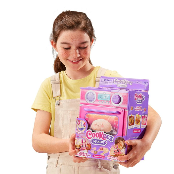 Cookeez Makery Fabrique à Pâtisserie Rose avec Four Interactif et Peluche Parfumée