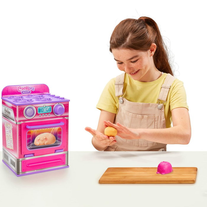 Cookeez Makery Fabrique à Pâtisserie Rose avec Four Interactif et Peluche Parfumée