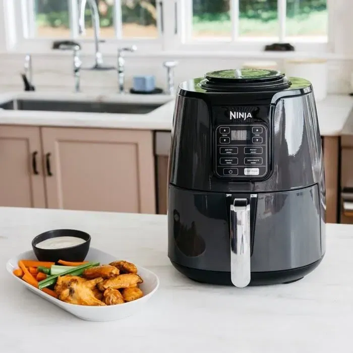 Ninja AF100EU Friteuse sans Huile 3.8L - 4 Programmes de Cuisson (Frire, Rôtir, Réchauffer, Déshydrater) - 1550W - Design Compact