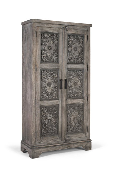 GINER Y COLOMER - Armoire contemporaine en bois de manguier massif gris avec portes sculptées, étagères et barre à vêtements, aménagement intérieur spacieux