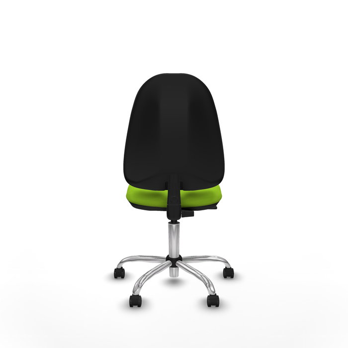 Chaise de bureau Algarra avec mécanisme de contact permanent de base, rembourrée en simili cuir couleur pistache. Équipée d'une base chromée, sans accoudoirs et de roulettes autobloquantes.