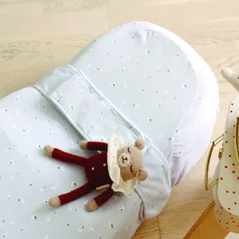 Beaba Cocoonababy - Cocon ergonomique pour nouveau-né dès la naissance, drapeau Moon, jersey avec drap, 2.8 kg à 3 mois, fabriqué en France