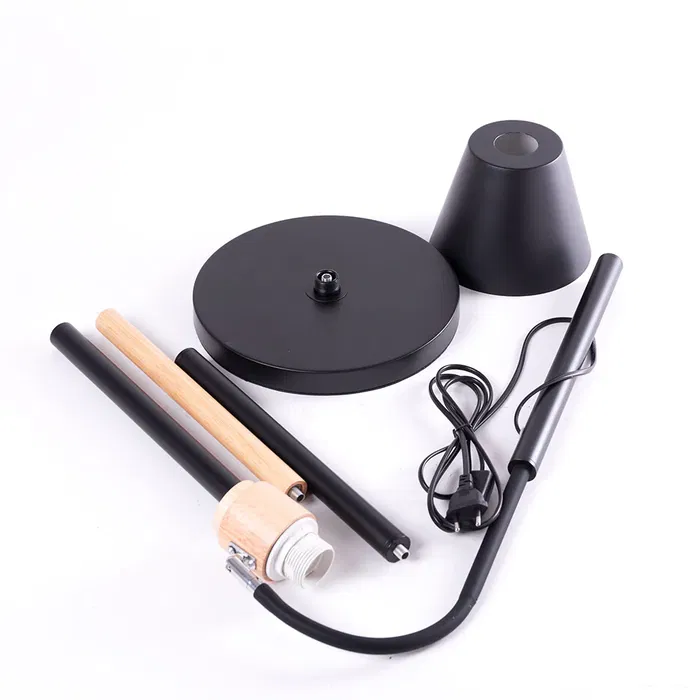 Lampe sur pied Victor SKD-F016-B, design nordique, type E27