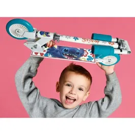 Disney Stitch Trottinette Pliable - Mecanisme de Pliage Securise - Frein Arriere au Pied - Hauteur Ajustable - Roulements ABEC 5 - Poignees Mousse