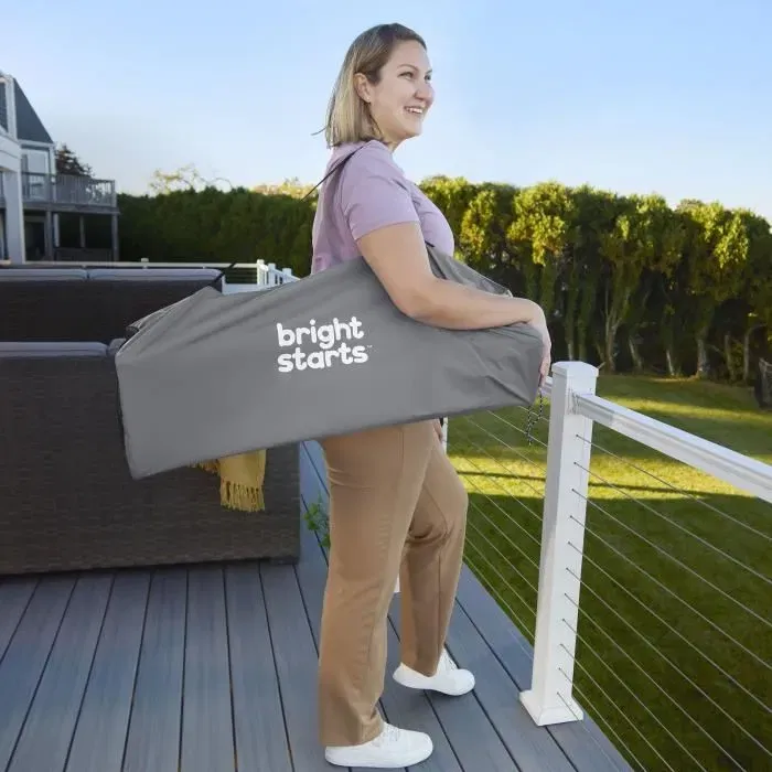 Bright Starts Pop N Dine - Chaise haute bébé portable et pliable, avec tablette amovible et harnais 3 points, pour enfants de 6 mois à 20 kg, tissu lavable, couleur ardoise