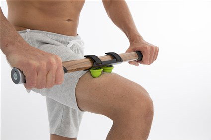 Beurer MG-850 Massage de Fascia Intense - Masseur en Bois de Noyer - 3 Accessoires - 2 Niveaux d'Intensité