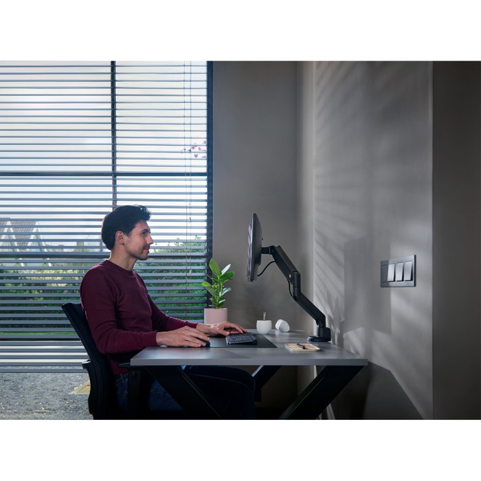 One Monitor Mount Solid Single Black DM 4110