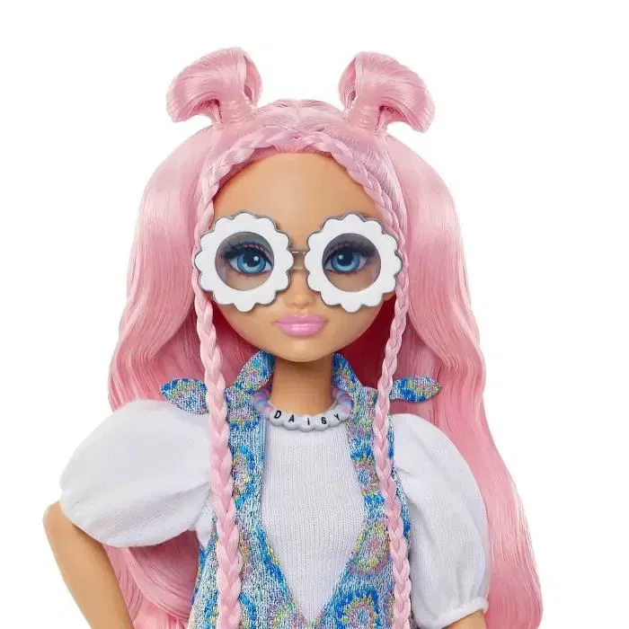 Barbie - Poupée Barbie Daisy Dream Besties JDD74 - Poupée Articulée 11 Points, Cheveux Roses, 9 Accessoires - Pour Enfants 4-10 Ans