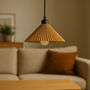 Suspension Colt avec rosace beige/noire et câble noir, design minimaliste, ampoule LED E27, câble ajustable