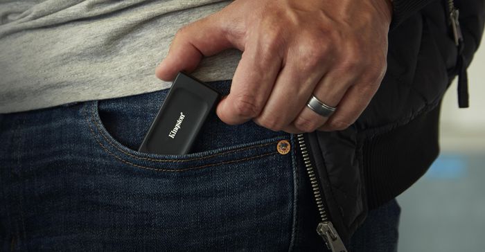 Kingston XS1000 SSD Externe Portable 1 TB USB 3.2 Gen 2, Jusqu'à 1050 Mo/s, Compact et Léger