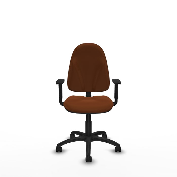 Chaise de bureau Algarra avec mécanisme de contact permanent de base, revêtue de similicuir marron. Équipée d'un piètement en polyamide noir, d'accoudoirs 1D et de roulettes en nylon de 50 mm
