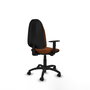 Chaise de bureau Algarra avec mécanisme de contact permanent de base, revêtue de similicuir marron. Équipée d'un piètement en polyamide noir, d'accoudoirs 1D et de roulettes en nylon de 50 mm