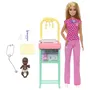 Barbie Coffret Pédiatre JCR72 - Poupée Barbie Blonde et Poupée Bébé avec Mobilier et Accessoires Médicaux - Pour Enfants de 3 Ans et Plus