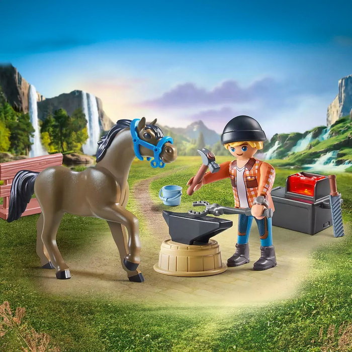 PLAYMOBIL - Set Herrador Ben et Aquiles 71357 - Apprenti Forgeron, Cheval, Forge et Accessoires - Jeu de Figurines