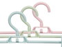 Kipit Lot de 4 Cintres à Pinces - Assortiment de 3 Couleurs - Plastique et Métal - 34 x 5,5 x 21 cm (Set de 24)