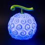 ERIK Lampe décorative One Piece Gum Gum Fruta - 16,5 x 14 cm - PVC - 2 Modes (Lumière bleue et blanche) - Fonctionne avec piles ou câble USB