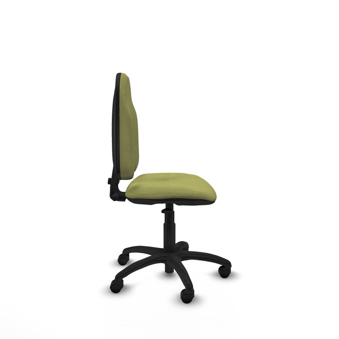 Chaise de bureau Algarra avec mécanisme Contact permanent de base, rembourrée de tissu vert olive. Équipée d'une base en polyamide noir, sans accoudoirs et de roulettes en nylon de 50 mm.