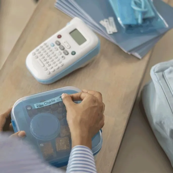 Brother PT-N10 - Étiqueteuse portable intuitive - Pour l'étiquetage des fournitures scolaires et l'organisation de la maison Brother PT-N10 - Étiqueteuse portable intuitive - Pour l'étiquetage des fournitures scolaires et l'organisation de la maison