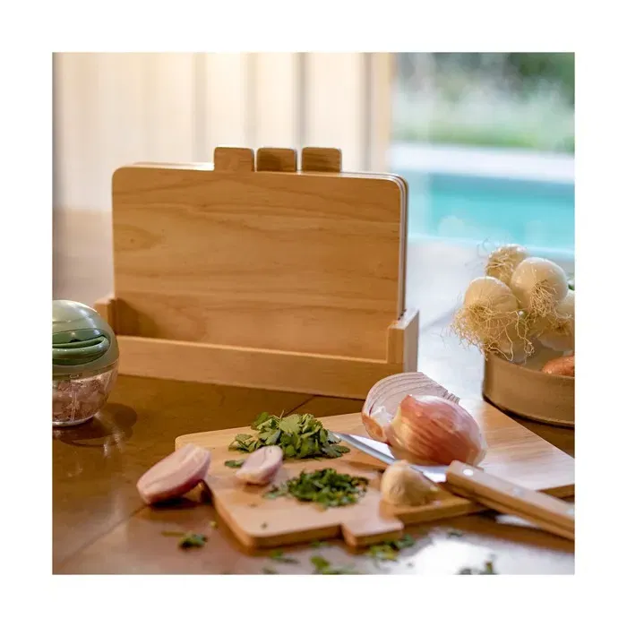 Livoo - Set de 4 Planches à Découper en Bois d'Hévéa avec Languettes et Support de Rangement 26x18 cm - Réf. MES142 Livoo - Set de 4 Planches à Découper en Bois d'Hévéa avec Languettes et Support de Rangement 26x18 cm - Réf. MES142