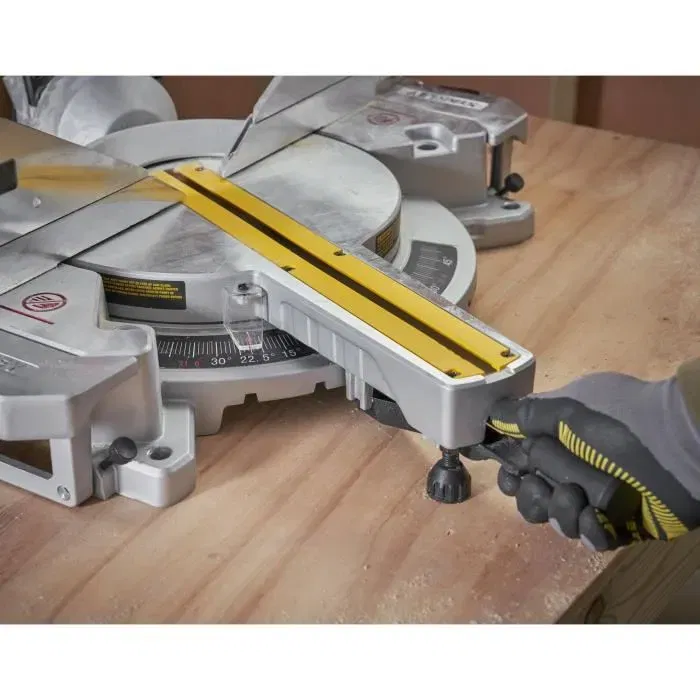 Stanley Fatmax SM1800-QS - Scie à onglet radiale filaire 1800W avec lame carbure 254 mm, coupe en biseau, ombre projetée, pour coupes précises (livrée avec accessoires)