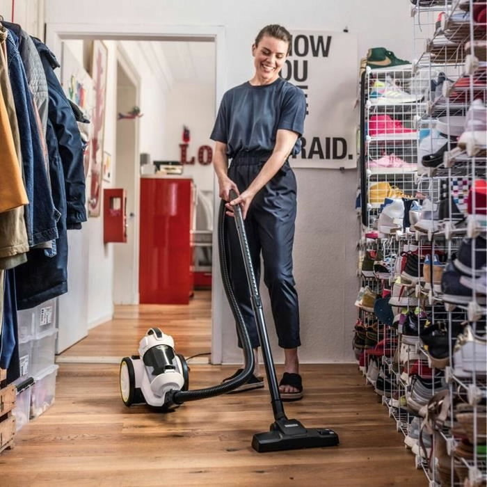 Kärcher VC 3 Aspirateur traineau sans sac Blanc 700 W