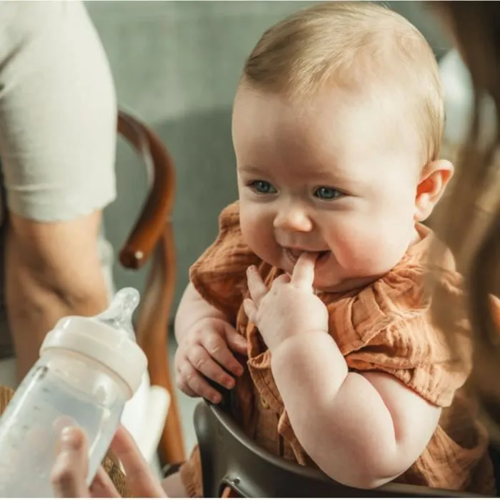 MAM - Coffret Naissance - 4 Biberons Anti-Colique Easy Start (160ml & 260ml), 1 Sucette, 1 Boîte Doseuse de Lait - Sable MAM - Coffret Naissance - 4 Biberons Anti-Colique Easy Start (160ml & 260ml), 1 Sucette, 1 Boîte Doseuse de Lait - Sable