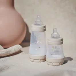 MAM - Coffret Naissance - 4 Biberons Anti-Colique Easy Start (160ml & 260ml), 1 Sucette, 1 Boîte Doseuse de Lait - Sable