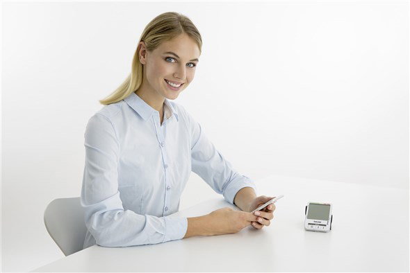 Beurer BC-85 Tensiomètre de Poignet Bluetooth avec Fonction USB et Écran XXL - Compatible avec Smartphone - Indicateur de Positionnement - Certifié Cliniquement selon ESH