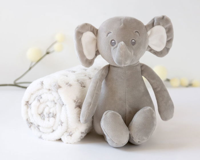 KioKids - Doudou éléphant gris avec manteau polaire à étoiles - Peluche douce pour bébé 0 mois - Taille 25 cm et manteau 100 x 100 cm KioKids - Doudou éléphant gris avec manteau polaire à étoiles - Peluche douce pour bébé 0 mois - Taille 25 cm et manteau 100 x 100 cm