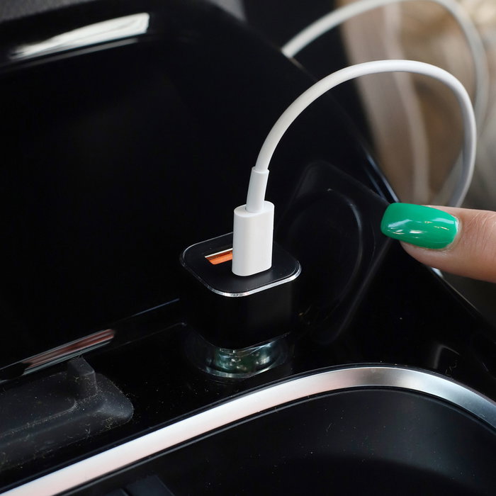 Be Mix Chargeur USB de voiture avec double sortie USB et USB-C Be Mix Chargeur USB de voiture avec double sortie USB et USB-C
