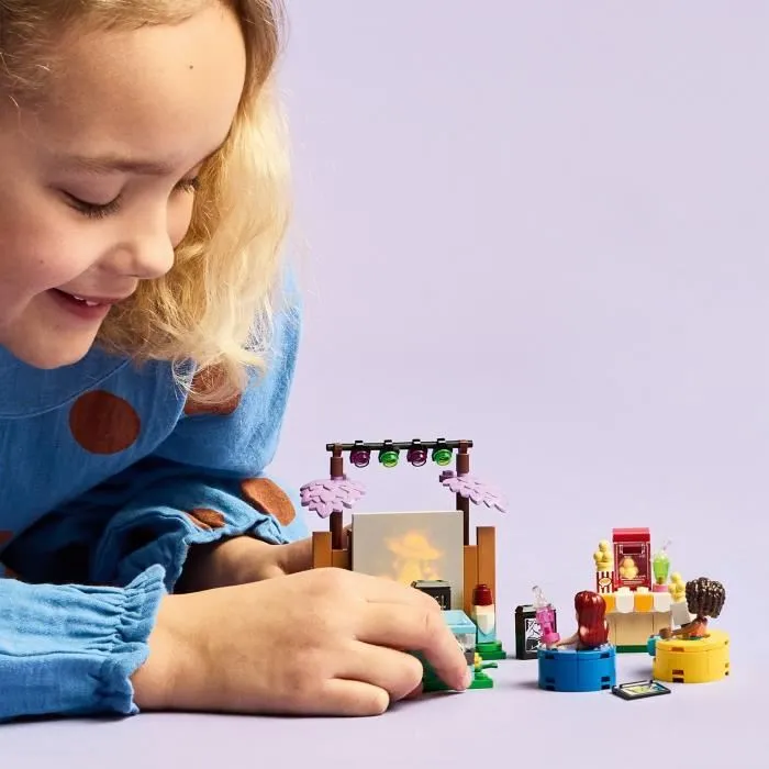 LEGO 42642 - LEGO Friends Soirée Cinéma entre Amies - Jeu de Construction Cinéma avec 2 Mini-Poupées et Projecteur pour Enfants à partir de 6 Ans