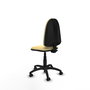 Chaise de bureau Aýna avec mécanisme de contact permanent de base, rembourrée de simili cuir couleur crème. Équipée d'une base en polyamide noir, sans accoudoirs et avec roulettes pour parquet