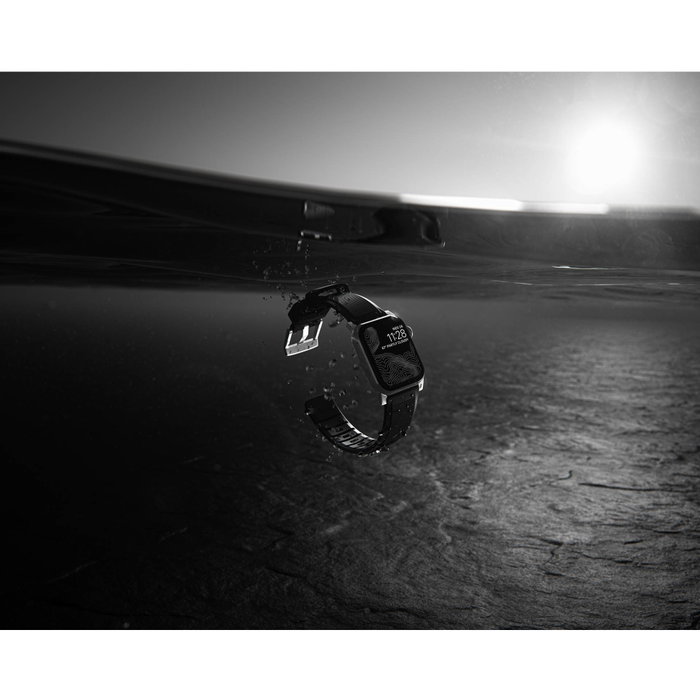 Nomad Rugged Strap Bracelet Noir avec Connecteurs Argentés pour Apple Watch 42/44/45/49mm Nomad Rugged Strap Bracelet Noir avec Connecteurs Argentés pour Apple Watch 42/44/45/49mm