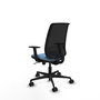 Chaise Alares Synchro 5 positions tissu Bleu ciel Maille Noir Base en nylon noir Accoudoir 1D Sans appui-tête Roulettes 65mm nylon