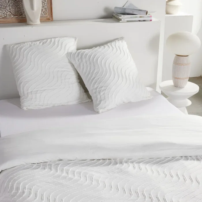 Today Essential Parure de lit 2 personnes, effet tufté blanc, housse de couette 220x240 cm et 2 taies, 100% polyester facile d'entretien