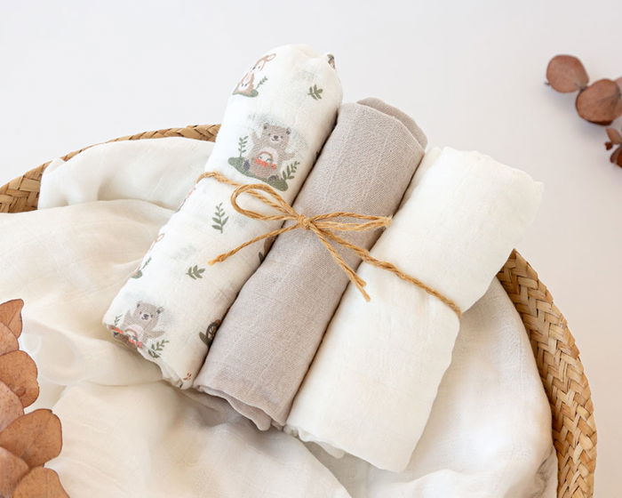 KioKids - Set de 3 Muselins en Viscose de Bambou et Coton 70x70 cm, Certifiés Oeko-Tex Standard 100, pour Bébé (Gris, Blanc, Imprimé Forêt) KioKids - Set de 3 Muselins en Viscose de Bambou et Coton 70x70 cm, Certifiés Oeko-Tex Standard 100, pour Bébé (Gris, Blanc, Imprimé Forêt)