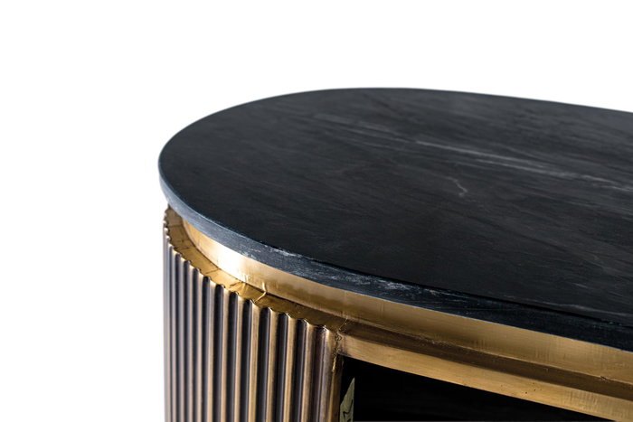 GINER Y COLOMER Buffet bar avec frontal courbé doré et étagères intérieures, marbre noir, design contemporain art déco en bois de manguier et cuivre