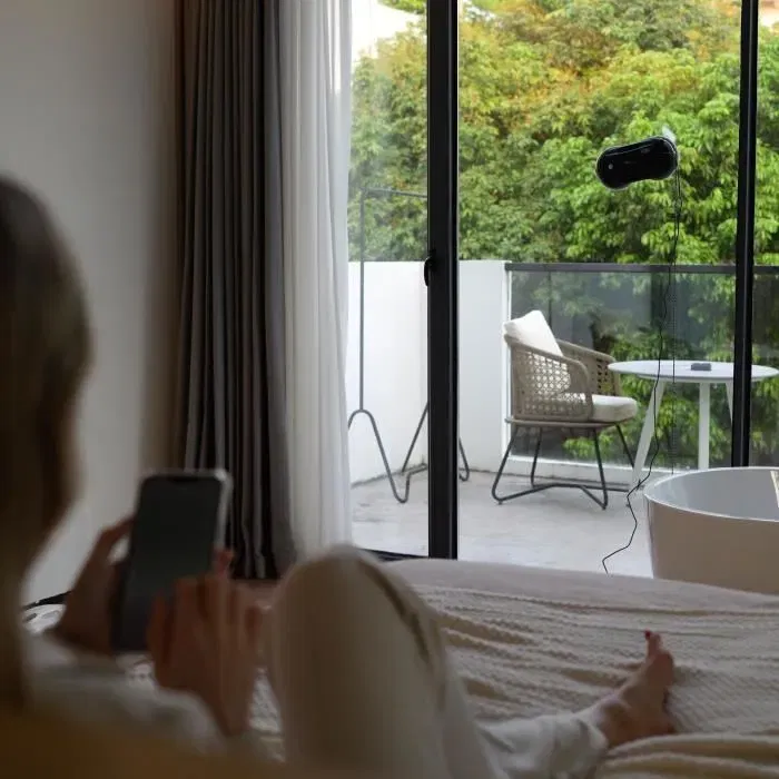 Eziclean Windobot S4 Plus - Robot lave-vitres EZIclean avec navigation Navig+, mouvements rotatifs et batterie de secours pour surfaces planes