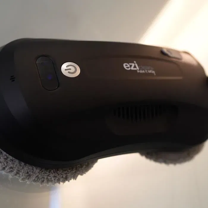 Eziclean Windobot S4 Plus - Robot lave-vitres EZIclean avec navigation Navig+, mouvements rotatifs et batterie de secours pour surfaces planes