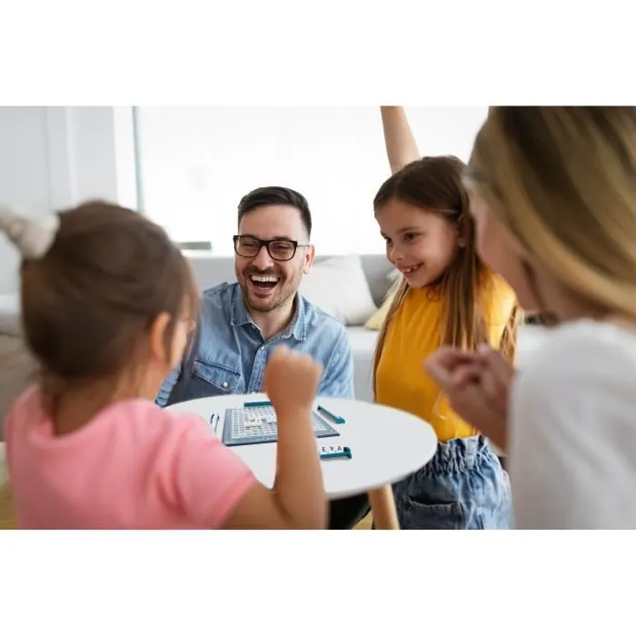 Mattel Games - Scrabble Voyage CJT12 - Jeu de société de voyage avec lettres maintenues - Version française - 10 ans et plus