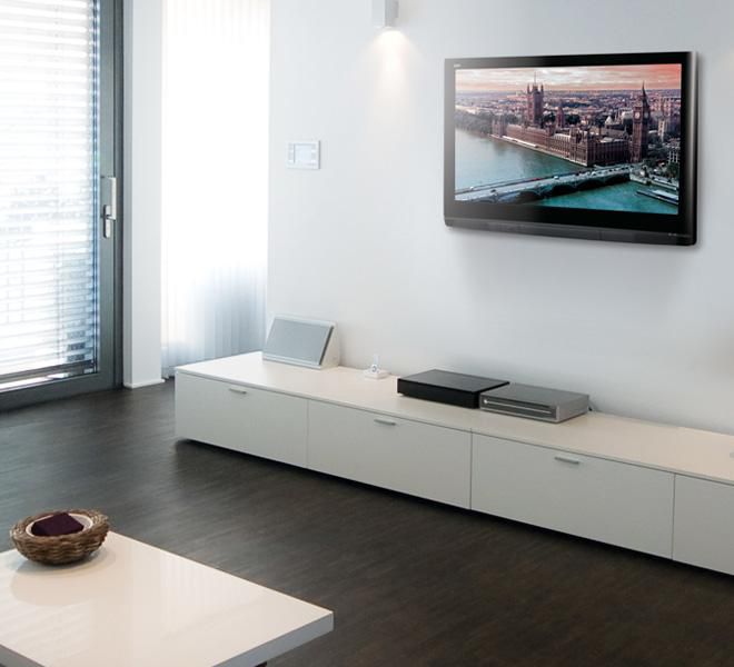 B-Tech BT8200 Support mural universel ultra-fin pour écrans plats jusqu'à 47" / 40 kg, compatible VESA 75x75 à 200x200, Noir