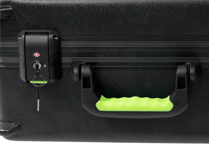 SBG Mallette de transport en polyéthylène pour 7 micros HF et accessoires SBG Mallette de transport en polyéthylène pour 7 micros HF et accessoires