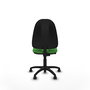 Chaise de bureau Algarra avec mécanisme de contact permanent de base, recouverte de tissu vert. Équipée d'une base en polyamide noir, sans accoudoirs et avec roulettes pour parquet.