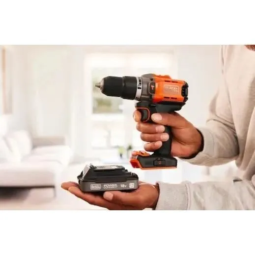 Black+Decker Perceuse à percussion sans fil BCD383D2XKA-QW 18V 2 batteries 2.0Ah + mallette 80 accessoires