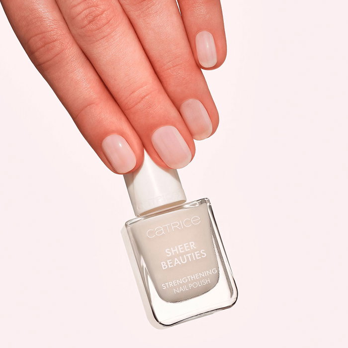 Catrice Vernis à Ongles Fortifiant Sheer Beauties N°010 Milky Not Guilty 10.5 ml pour Ongles Fragiles - Brillant Homogène