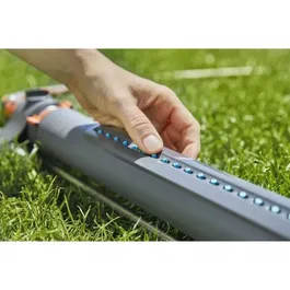 Gardena AquaZoom S - Arroseur oscillant pour surface jusqu'à 150 m², portée 3-15 m, résistant aux UV et au gel